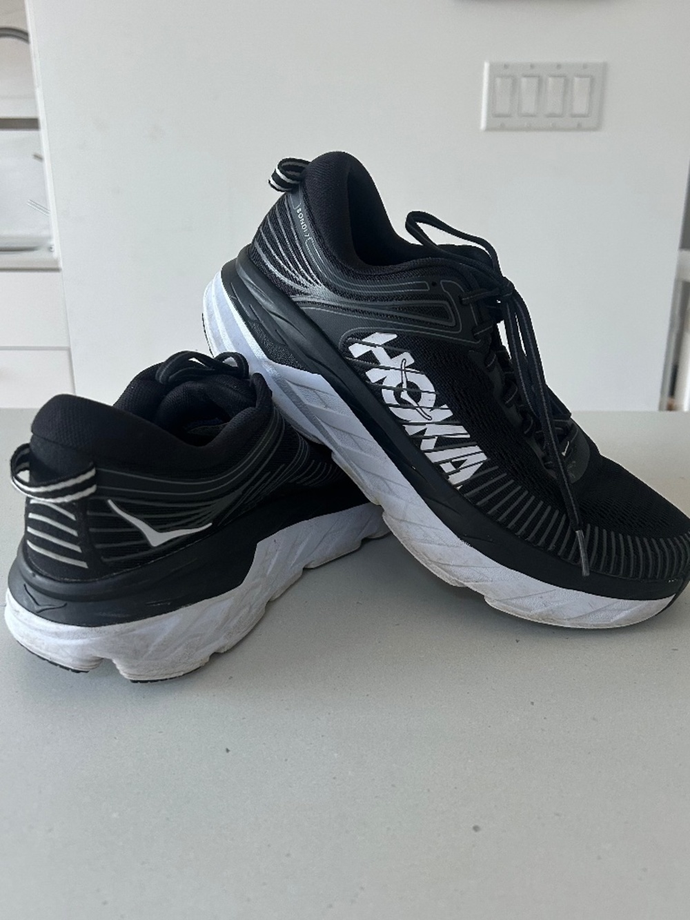 HOKA One One Women Bondi 7 Black/White Size 9